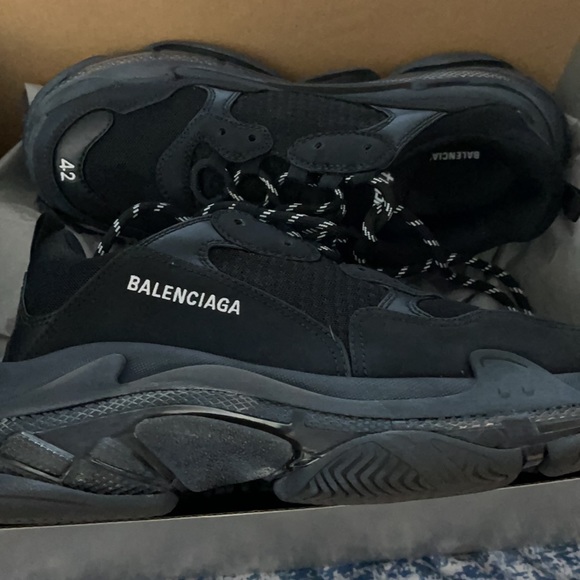 Balenciaga TripleS - Picture 13 of 15